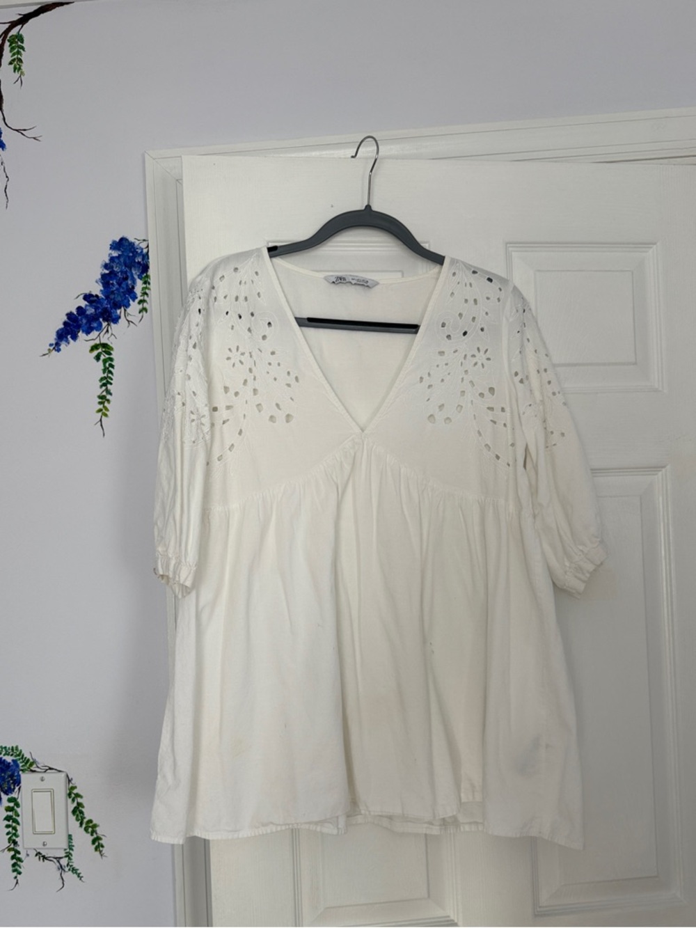 Zara White Eyelet V-Neck Tunic Blouse